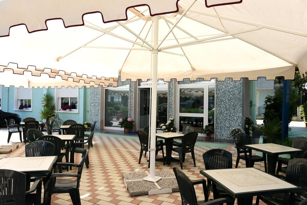 Hotel Savoia Lido di Jesolo Exterior foto