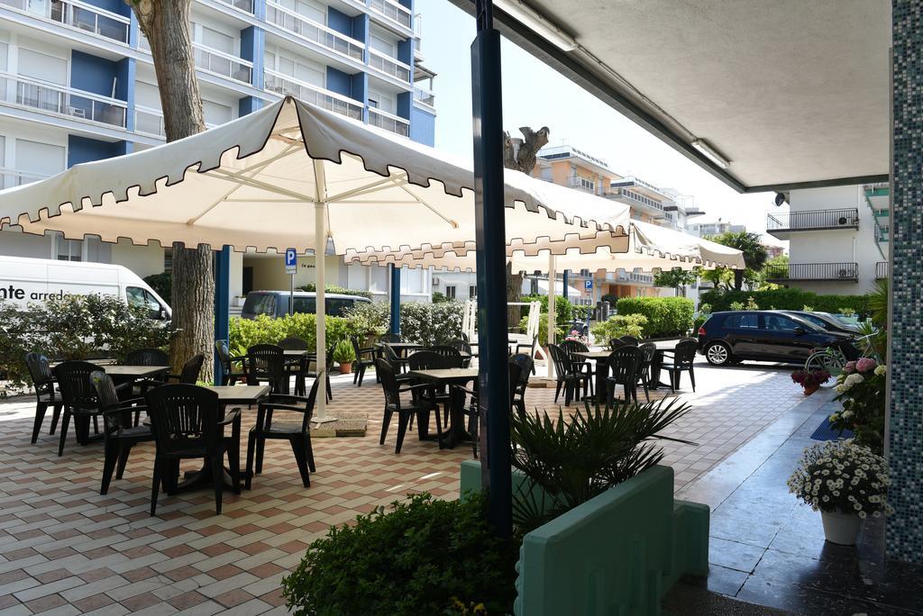 Hotel Savoia Lido di Jesolo Exterior foto